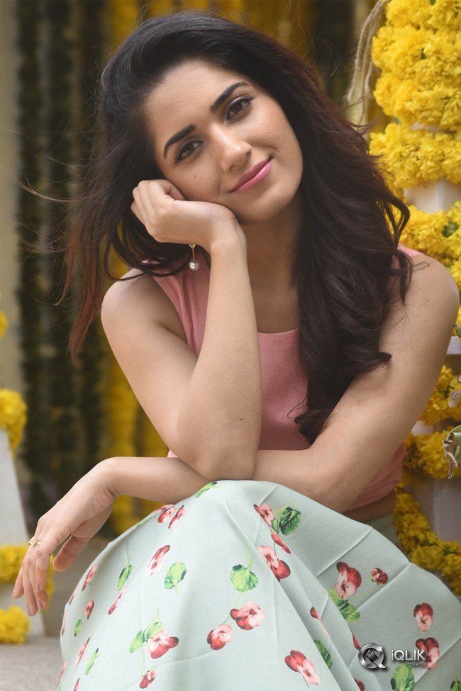 Ruhani-Sharma-New-Photos